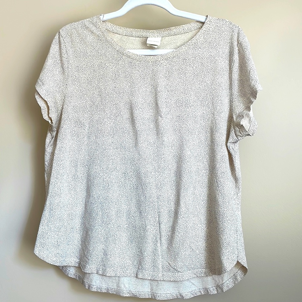 Light polka dot tshirt